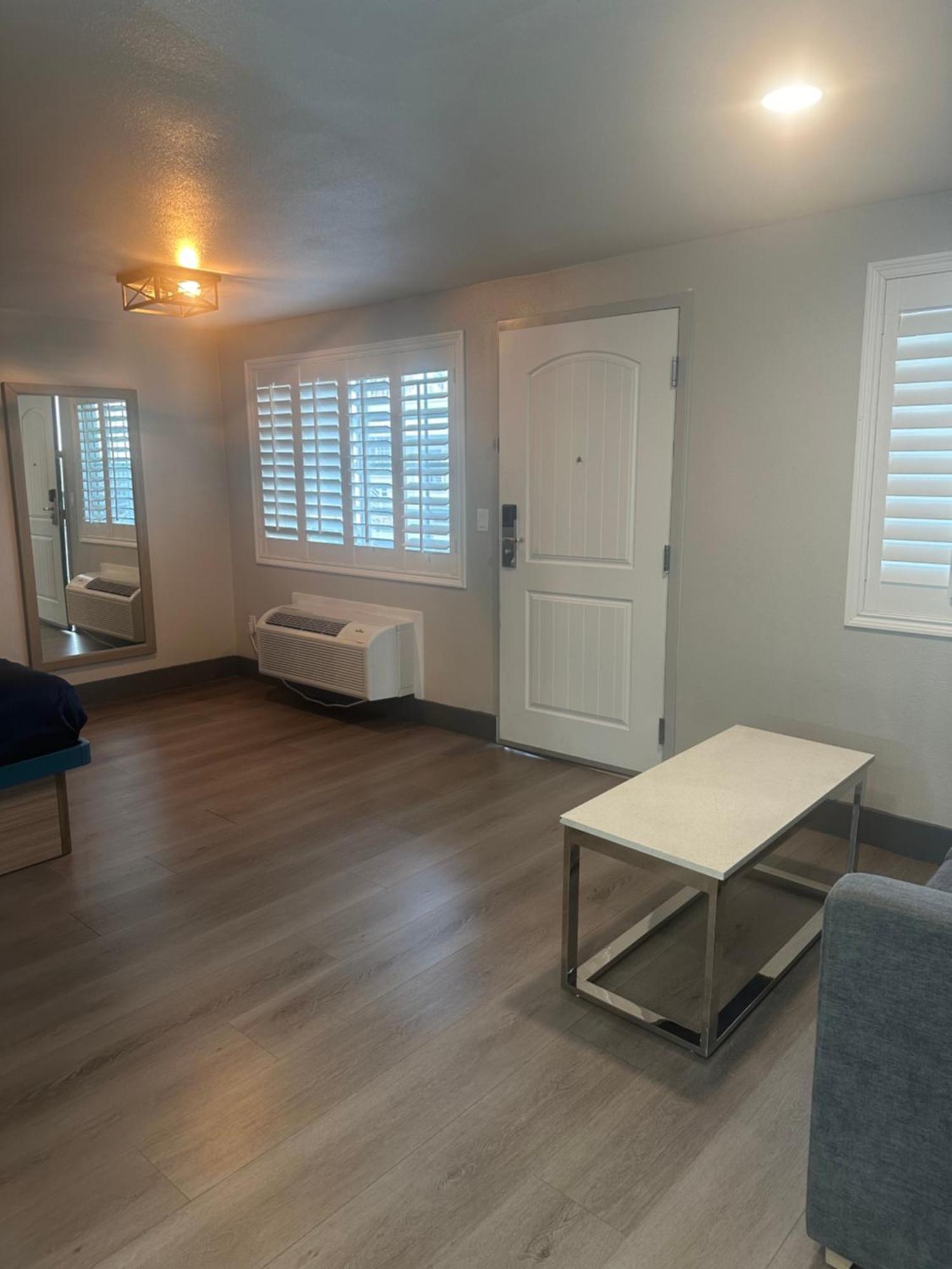 Super 8 By Wyndham Oceanside Downtown Hotel Luaran gambar