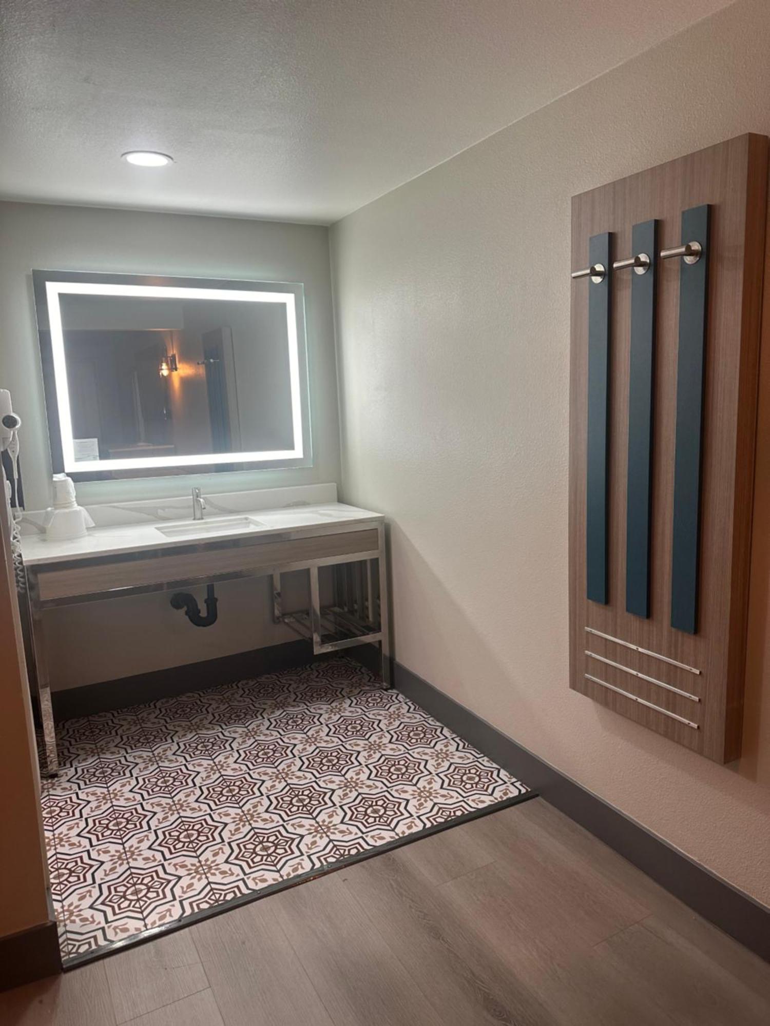 Super 8 By Wyndham Oceanside Downtown Hotel Luaran gambar