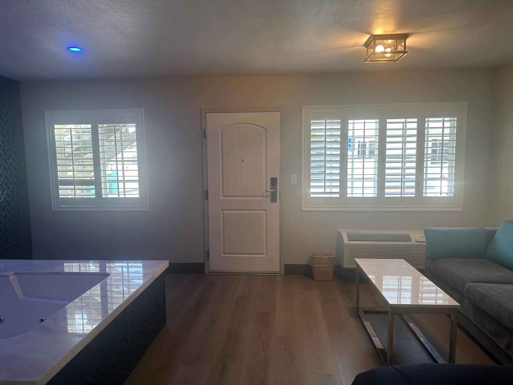 Super 8 By Wyndham Oceanside Downtown Hotel Luaran gambar