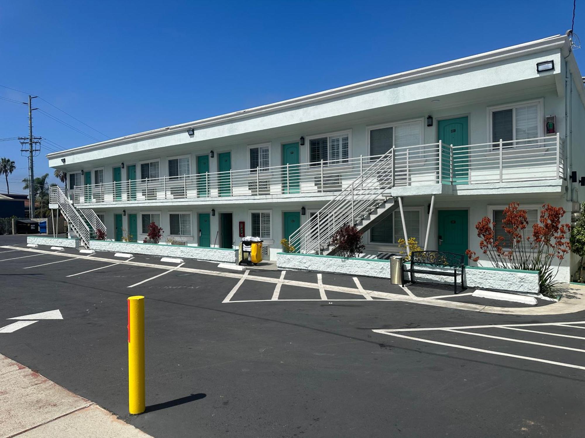 Super 8 By Wyndham Oceanside Downtown Hotel Luaran gambar