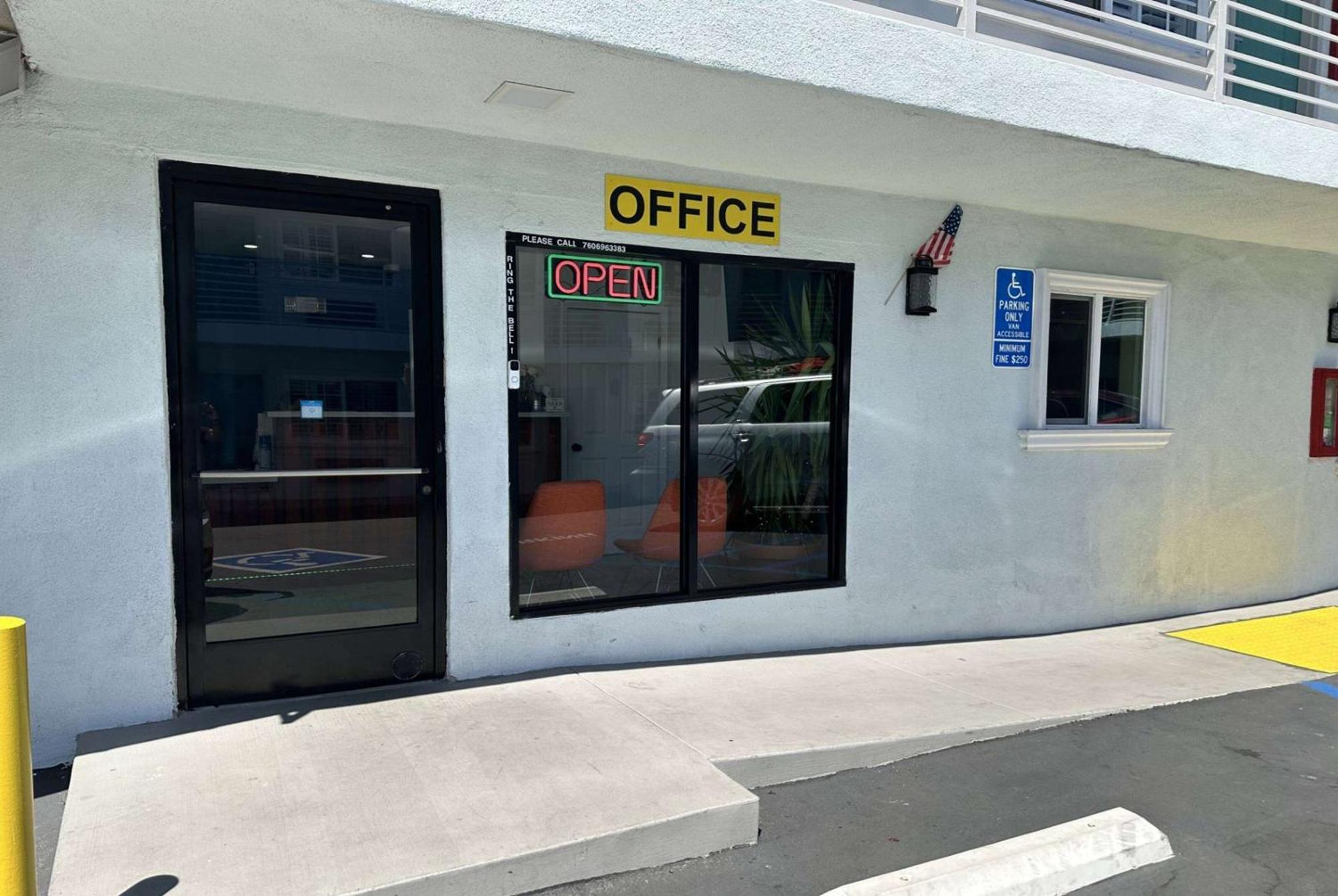 Super 8 By Wyndham Oceanside Downtown Hotel Luaran gambar